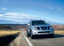 Auto: Nissan Pathfinder LE 4x4