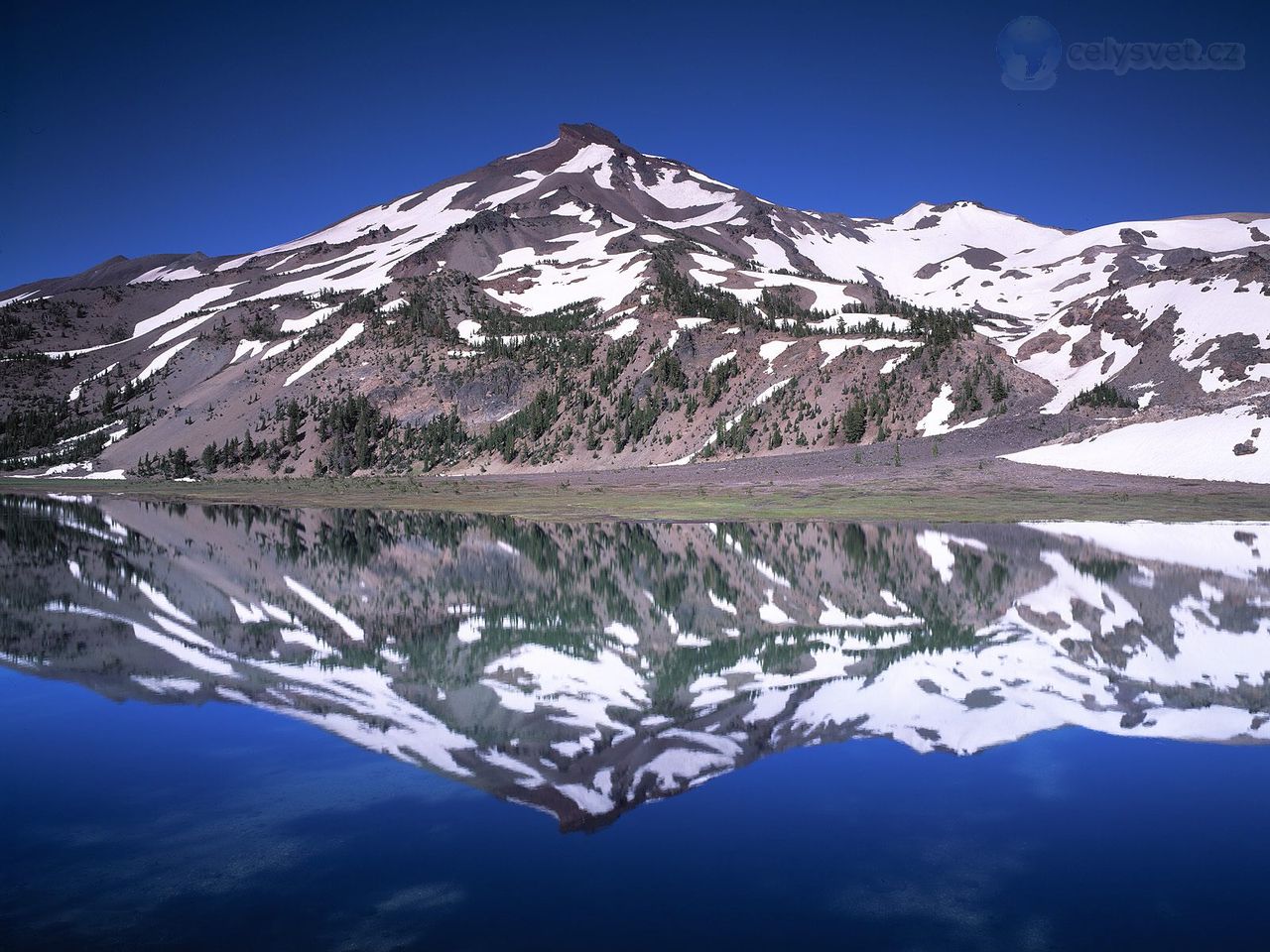 Foto: South Sister Mountain Reflection In Green Lakes, Three Sisters Wilderness, Oregon