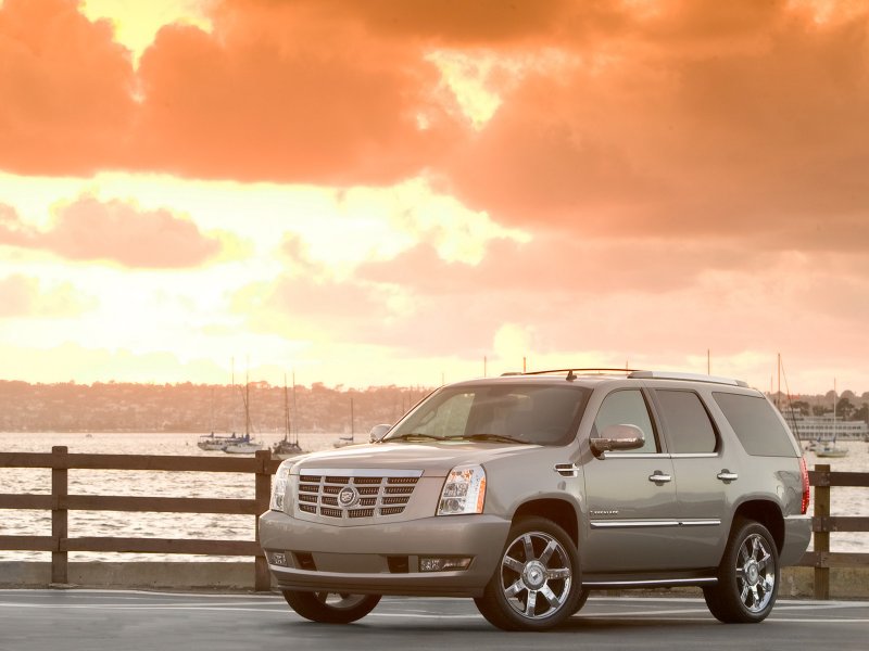 Foto: Cadillac Escalade Side Angle (2008)