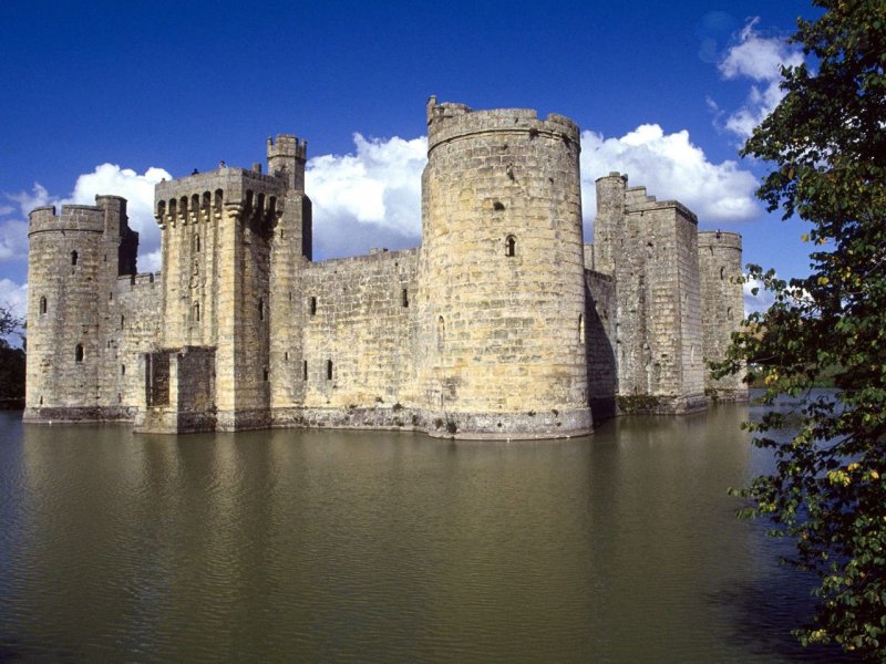 Foto: Bodiam Castle And Moat, East Sussex, England